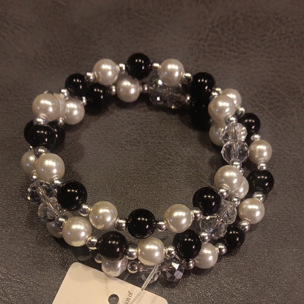 Classic Black and White Beaded Memory Wire Style Wrap Bracelet - Picture 5 of 6